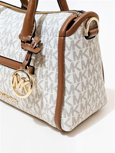 michael michael kors maxine small logo satchel|Carine Extra.